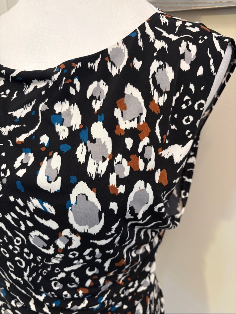 WHBM Sleeveless Blouse XS EUC - Picture 4 of 15